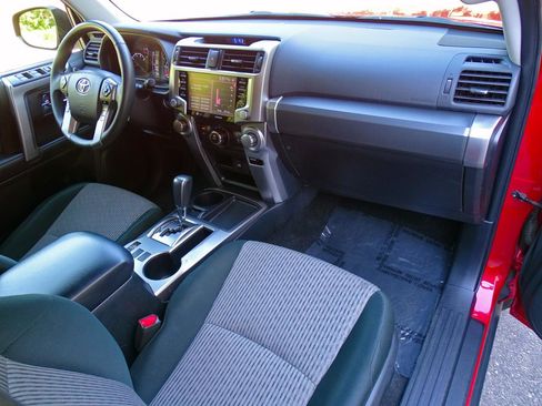 Used 2024 Toyota 4Runner SR5 RWD image 31