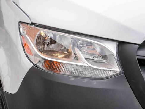 Used 2025 Mercedes-Benz Sprinter 2500 image 4