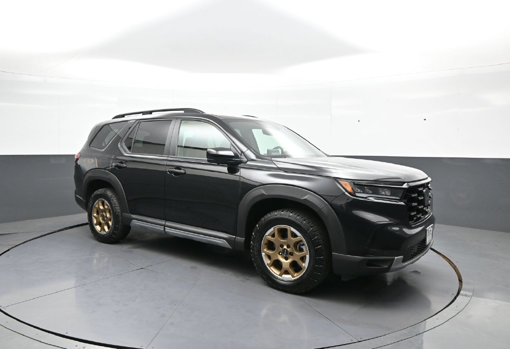 Certified 2024 Honda Pilot TrailSport image 4