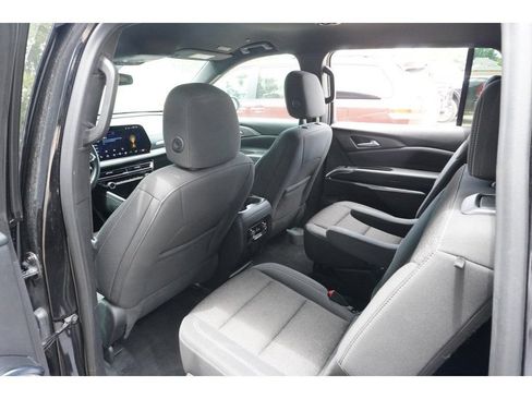 Used 2024 Chevrolet Traverse LT FWD image 23