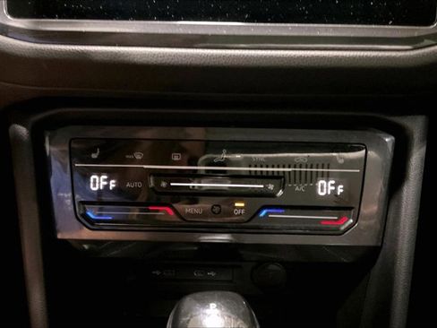 Used 2024 Volkswagen Tiguan SE w/ Panoramic Sunroof Package FWD image 33
