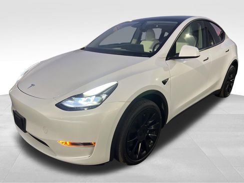Used 2023 Tesla Model Y Long Range image 9