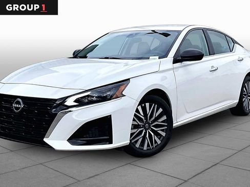 Used 2025 Nissan Altima 2.5 SV FWD image 1
