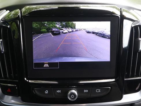 Used 2023 Chevrolet Traverse LT FWD image 17