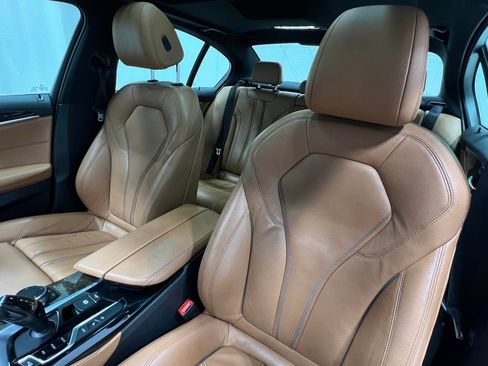 Used 2020 BMW 530e xDrive w/ Premium Package image 15