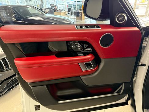 Used 2018 Land Rover Range Rover Autobiography image 9
