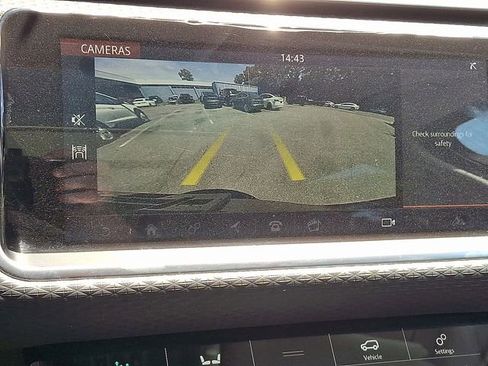 Used 2018 Land Rover Range Rover Velar S image 25