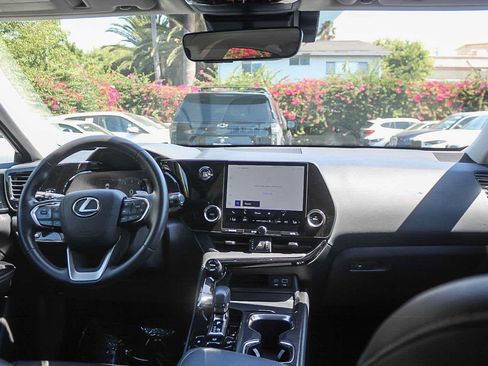 Used 2025 Lexus NX 250 FWD image 12