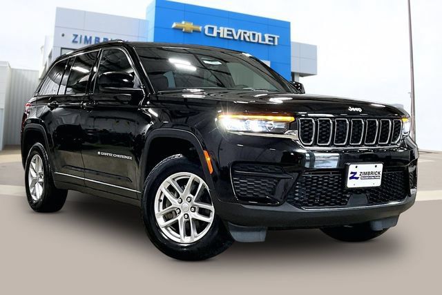 Used 2025 Jeep Grand Cherokee Laredo X w/ Luxury Tech Group I AWD/4WD image 1