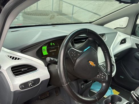 Used 2018 Chevrolet Bolt Premier w/ Driver Confidence II Package image 4