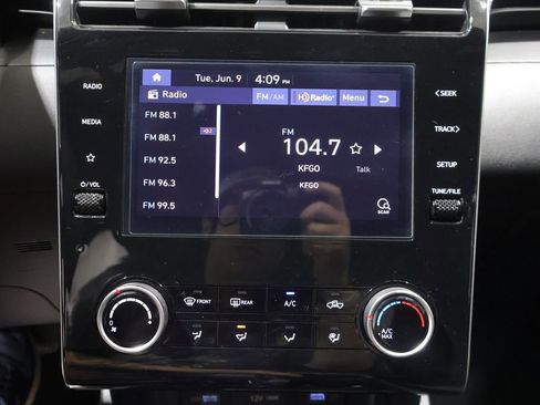 Used 2023 Hyundai Santa Cruz SE AWD/4WD image 25