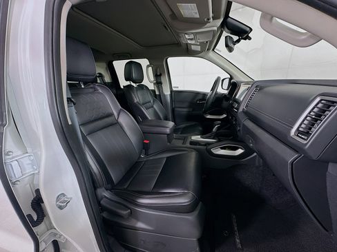 Used 2024 Nissan Frontier SL image 28