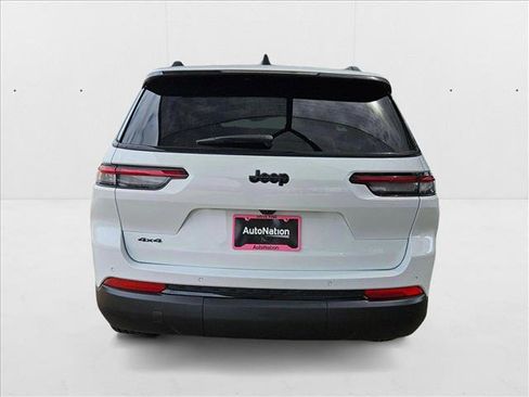 New 2025 Jeep Grand Cherokee L Altitude image 8