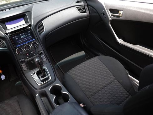 Used 2013 Hyundai Genesis 2.0T RWD image 21