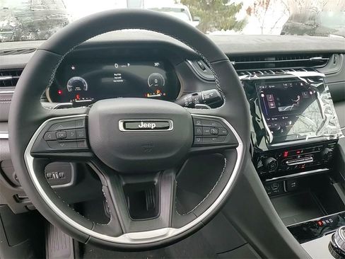 New 2025 Jeep Grand Cherokee Laredo X w/ Luxury Tech Group I image 35