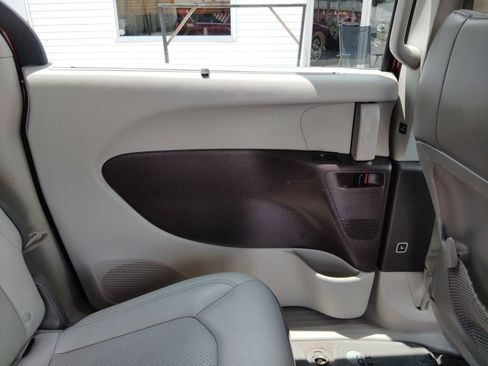 Used 2021 Chrysler Voyager Lxi FWD image 33