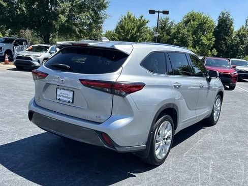 Used 2021 Toyota Highlander Limited AWD/4WD image 4