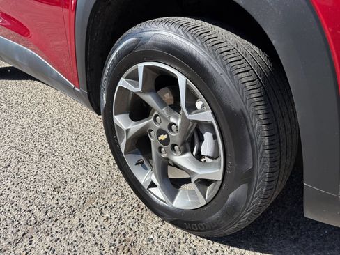 Used 2025 Chevrolet Trax LT FWD image 29
