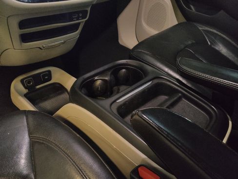 Used 2017 Chrysler Pacifica Touring-L FWD image 26