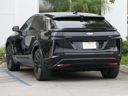 Certified 2024 Cadillac Lyriq Tech RWD image 3