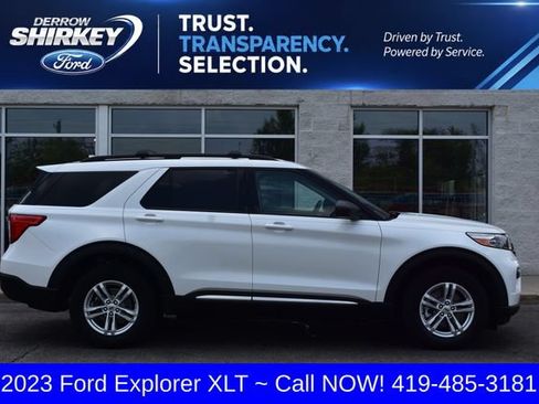 Used 2023 Ford Explorer XLT AWD/4WD image 3