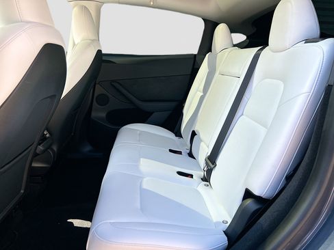 Used 2023 Tesla Model Y Performance image 19