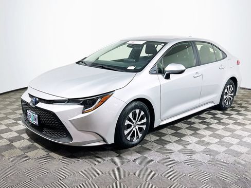Certified 2022 Toyota Corolla LE FWD image 3