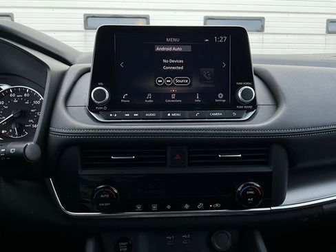 Used 2025 Nissan Rogue SV image 27