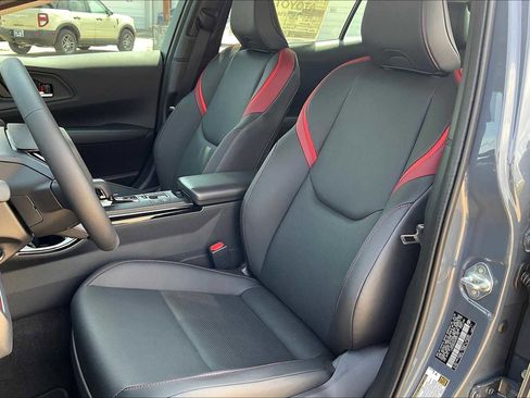 New 2025 Toyota Prius Plug-In Hybrid image 9