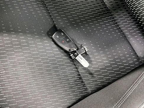 Used 2025 Chevrolet Equinox LT image 30