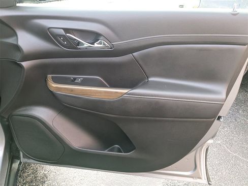 Certified 2023 GMC Acadia SLE w/ Driver Convenience Package image 27