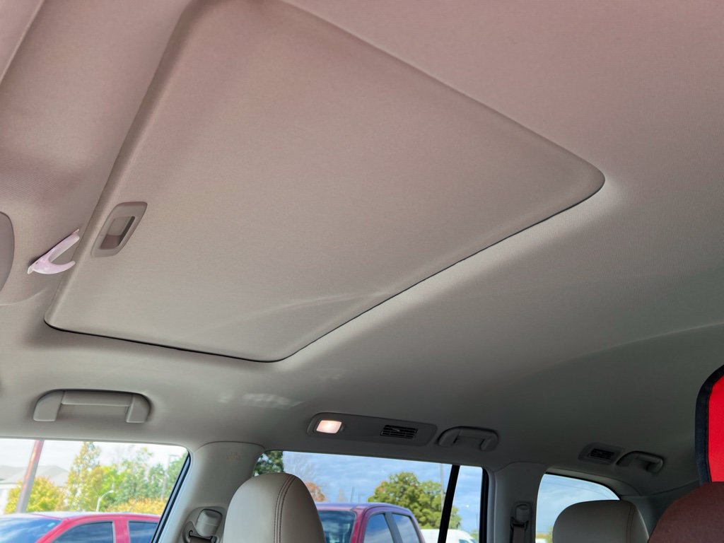 Used 2024 Nissan Armada Platinum w/ Captain's Chairs Package AWD/4WD image 5