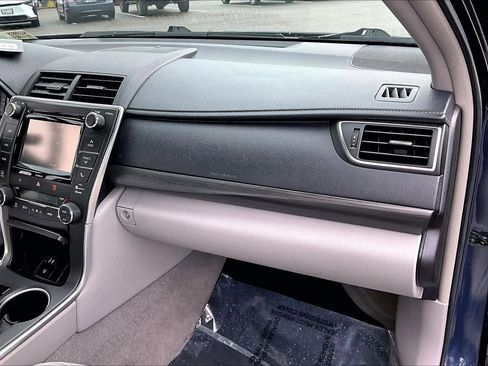 Used 2017 Toyota Camry XLE w/ Convenience Package image 18