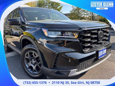 Used 2024 Honda Pilot TrailSport image 1