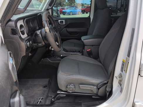 Used 2024 Jeep Gladiator Sport AWD/4WD image 19