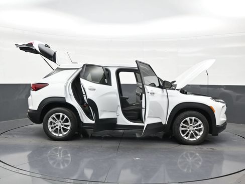 Used 2025 Chevrolet TrailBlazer LS FWD image 29