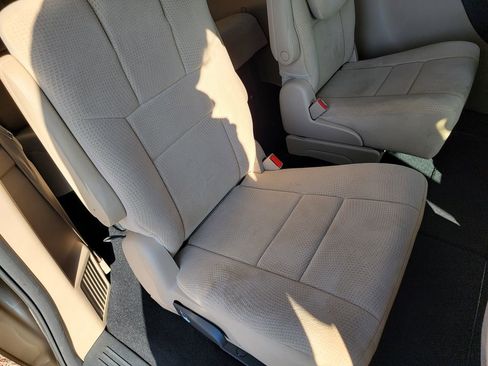 Used 2013 Dodge Grand Caravan SXT image 16