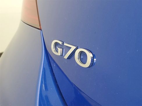 Used 2022 Genesis G70 3.3T image 8