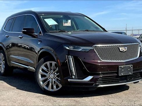 Used 2021 Cadillac XT6 Premium Luxury image 2