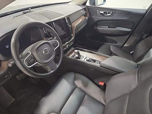 Used 2022 Volvo XC60 B5 Momentum image 17