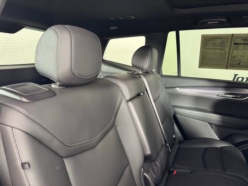 Used 2024 Cadillac XT6 Luxury FWD image 31