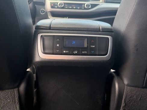 Used 2018 Toyota Highlander XLE AWD/4WD image 22