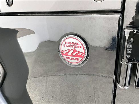 Used 2018 Jeep Wrangler Unlimited Rubicon AWD/4WD image 38