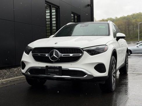Used 2025 Mercedes-Benz GLC 300 4MATIC image 3