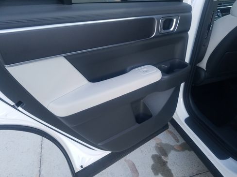 Certified 2025 Hyundai Santa Fe SE image 11