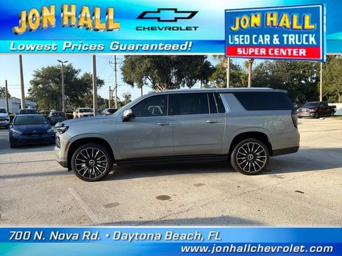 Used 2025 Chevrolet Suburban High Country AWD/4WD image 4