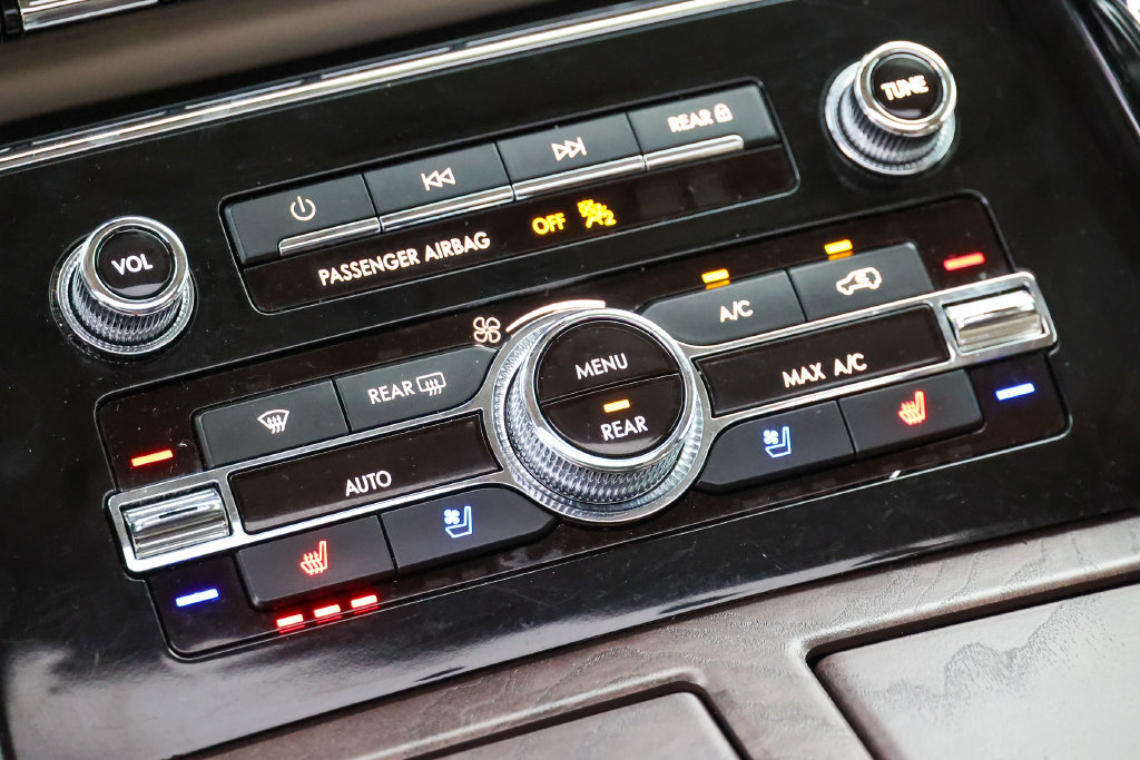 Used 2024 Lincoln Navigator Premiere AWD/4WD image 13