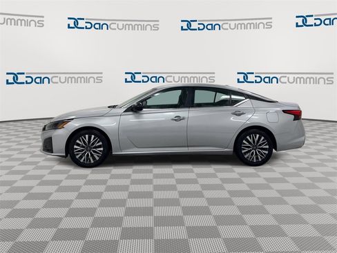 Used 2024 Nissan Altima 2.5 SV image 5