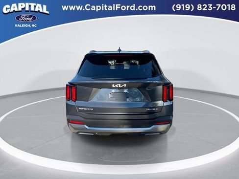 Used 2024 Kia Sorento S image 7