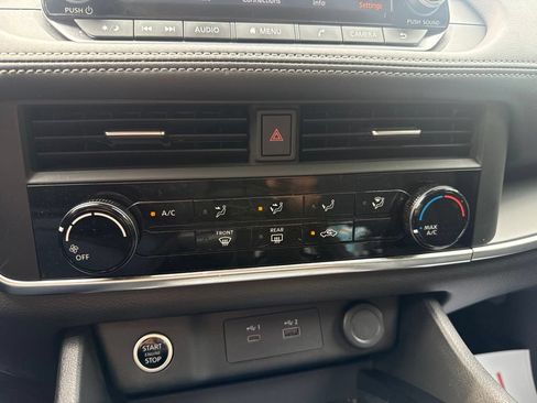 Used 2023 Nissan Rogue S AWD/4WD image 28